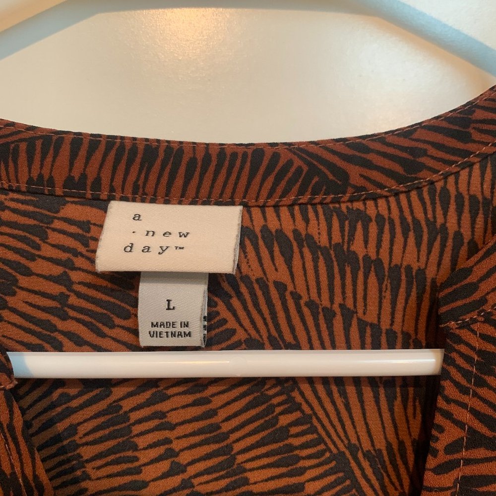 Navy & Rust Colored Ruffle Detailed Dress - Picture 4 of 6